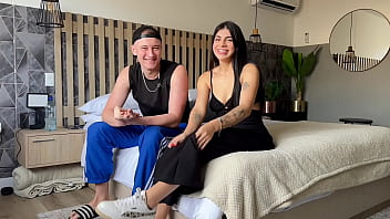Preview 1 of Deqeka - Entrevist&oacute_ a COFLA 24CM y me coge fuertemente para finalizar la entrevista