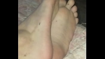 Preview 2 of Sexy Massageyoururl - meu p&eacute_s branquinhos