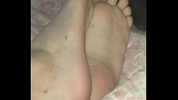 Preview 1 of Sexy Massageyoururl - meu p&eacute_s branquinhos