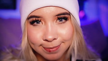 Preview 2 of Kissin Grils - Blonde with a cute face looks for a stud with a cock bigger than her boyfriend&#039_s to record