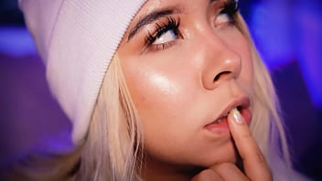 Preview 3 of Kissin Grils - Blonde with a cute face looks for a stud with a cock bigger than her boyfriend&#039_s to record