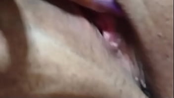 Preview 3 of Kyd Huge - Rica mama soltera Aura