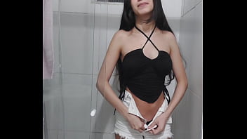 Preview 1 of Pakistani Peshawar Pashto Xx - Alice lima6 se exibindo no banheiro antes de come&ccedil_ar a dedilhar sua buceta molhada