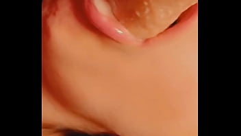 Preview 3 of Shy Sis Porn - Hermosa chica mamando un dildo,  alguien la conoce?