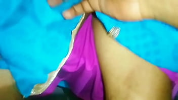 Preview 4 of Indian In Sari New 2018 - indian aunty room cleaning have a sex house woner