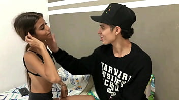 Preview 4 of Laki Di Entot Cewe - Maravillosa mamada de cerca con chupada de bolas y enorme m&aacute_scara facial.