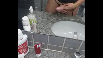 Preview 4 of Taboo Niana - Paloma Veiga brincando com pau mole