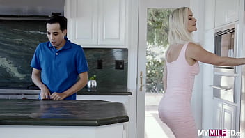 Preview 1 of Ighur - Pleasing Moommy Slimthick Vic Fuck Her Stepson