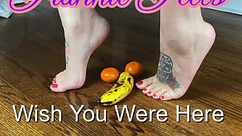Preview 1 of Finland Bdsm Sevgili Karim Ayten - Frannie Feets Crushing Banana And Oranges With Sexy Bare Feet