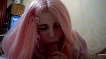 Preview 3 of Francaise Webcam - Bubblegum girl sucks me while I play