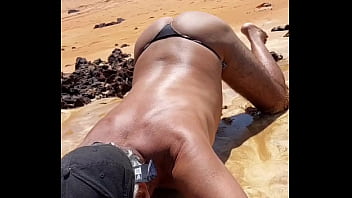 Preview 3 of Desi And Malu - Ladysilva latina gay bunda gostosa de calcinha na praia que vontade de fuder