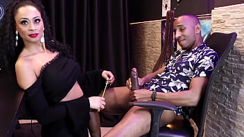 Preview 4 of Abg Toge Montok - Negra gostosa foi medir o pau grande e aproveitou pra fazer um boquete