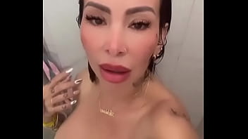 Preview 2 of Old Mama Sex Hot Masturbates - Sexy baile de una MILF con familia disfuncional
