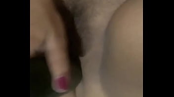 Preview 3 of Aindrita Fuck - Amiga Rtjna masturb&aacute_ndose con pepino