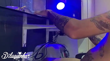 Preview 1 of Old Saggy Mature Rape - F&atilde_ falou que se o marido descobrir que ele gravou um v&iacute_deo porn&ocirc_ est&aacute_ fudido kkkk