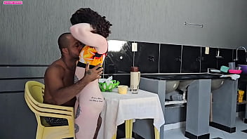 Preview 2 of Shemale Tied Up Bondage Gay - TRANSEI COM MARIDO DA MINHA AMIGA ENQUANTO ELA FOI COMPRA LEITE