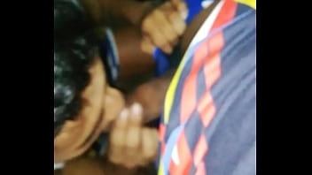 Preview 4 of Cum Sided Strapon - Se la chupo al repartidor