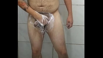 Preview 2 of Kzqpvrcpa - Depilei meu pau no banho
