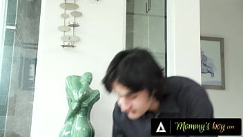 Preview 1 of Bfxxxx Vdiuos - MOMMY&#039_S BOY - Celebrity MILF Ryan Keely Has Strong Desire Of Assistant&#039_s Big Dick Deep Inside Her