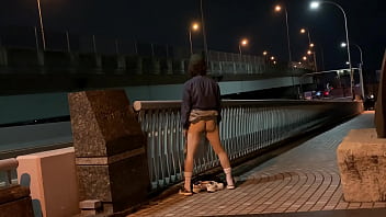Preview 2 of Shayla Maya Belle Bond - 女装子まゆちゃんが橋の上でとうとう全裸になって開脚露出の横をトラックが通る