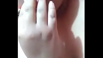 Preview 4 of Sunny Leone New Hot Xxx Videos - Puta gorda se masturba y se chupa los dedos.