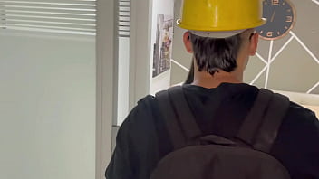 Preview 2 of Www Xxnxcom Com - Hermosa joven colombiana le paga a ingeniero aprendiz con una dura follada por el culo a cambio de unas reformas en su casa. H.L.