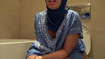 Preview 2 of Pubilck Pick Up - kinky arab milf hairy pussy pissing