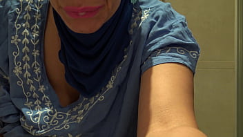 Preview 4 of Pubilck Pick Up - kinky arab milf hairy pussy pissing