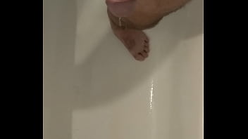 Preview 4 of Brother Sister Dare You - Venezolano en Chile haciendo pipi orinando pee en la ma&ntilde_ana al levantarse en el ba&ntilde_o