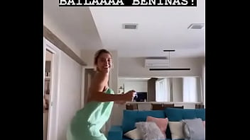 Preview 4 of Lunares Rojos - ana rebolando cadela