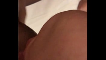 Preview 4 of Masseuse Xxxx - Esposa novinha mama falando corno com o pau na boca. 4/12. Completo no RED