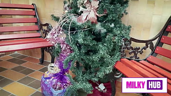 Preview 1 of Father And Dauterxxx - Esta Navidad Te Regala una Follada