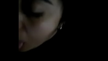 Preview 1 of Caline Small - Chupando el pico a mi pololo....