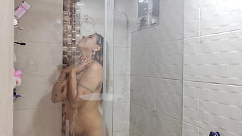 Preview 1 of August Taylor Teacher - Xxxtime - Una deliciosa de follada dura Mara y Thomas en el ba&ntilde_o