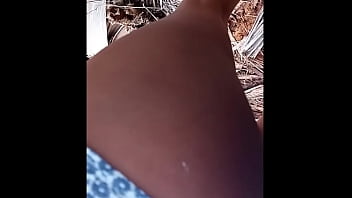 Preview 2 of Girls Piss At Each Other - Corno do meu  foi comprar cerveja e eu aproveitei para transar com minha