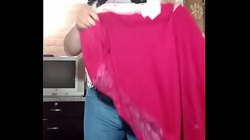 Preview 2 of Desi Xxx Vodies - Crossdresser Liseth marca su culo sensual y su pene con apretado jean