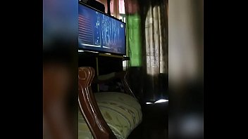 Preview 1 of Police Assfuck - Viendo la tv me puso a chupar pene y me cogi&oacute_