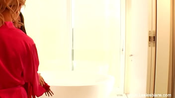 Preview 1 of Bhangroshsex - Fooling Around With Lesbians In The Bathtub That Enjoys