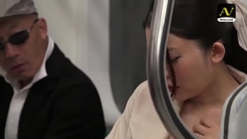 Preview 2 of Maa Beta Choda Ghar Pe - Japones en el metro