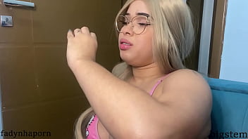 Preview 1 of Lili Xxx In Lili Xxx - fadynha fazendo melhor boquete no dotado #2