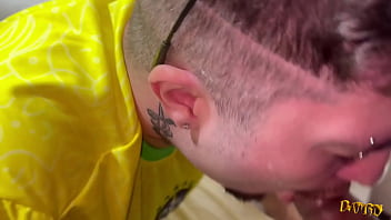 Preview 2 of Sex With Step Mom Caught By Dad - Fiquei sozinho em casa com meu padrasto e ele arrombou meu cuzinho (COMPLETO NO RED)