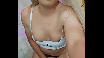 Preview 3 of Sister Xvidos - Linda cachonda transexual masturbando