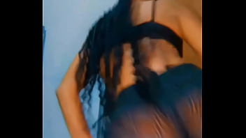 Preview 1 of Very Young B - Gostosa dan&ccedil_ando funk