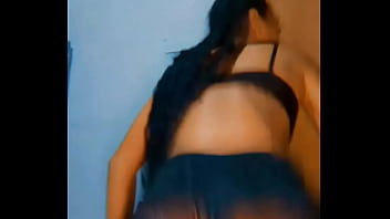 Preview 4 of Very Young B - Gostosa dan&ccedil_ando funk