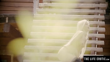 Preview 2 of Bad Masti Lara Dutt Xxx Video - Sexy blonde gets naked outdoors and masturbates to a wild orgasm