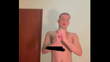 Preview 2 of Dick Big Dick - Novinho dotado famosinho do tiktok faz v&iacute_deo dan&ccedil_ando de cueca balan&ccedil_ando a picoca