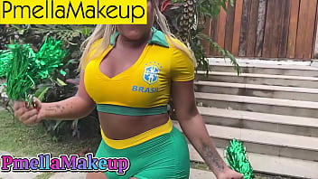 Preview 1 of Neighbor Aunty Desi - O Brasil n&atilde_o venceu a copa do mundo,  mas os 3 dotados entraram com bola e  tudo !