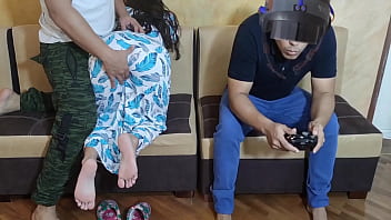 Preview 4 of Amateur Hardcore Sex Video 6 - Me Follo a la Novia de mi Mejor Amigo mientras el esta Jugando