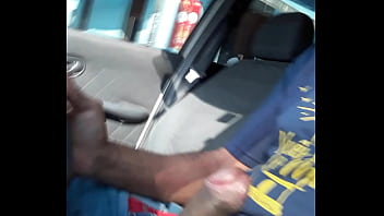 Preview 2 of Cumsgerman Online Tube - Punheta no carro