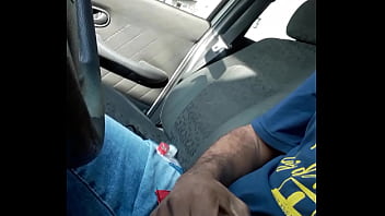 Preview 4 of Cumsgerman Online Tube - Punheta no carro